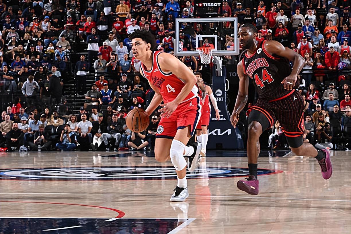 开云体育入口-先发出场打出优质3D的表现，快船理应让侧翼新星留在轮换阵容中？